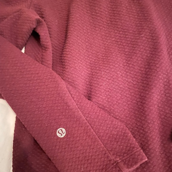 Lululemon Men’s Pullover Hoodie Burgundy Maroon Athletic Sweatshirt Size M, EUC - Picture 2 of 5